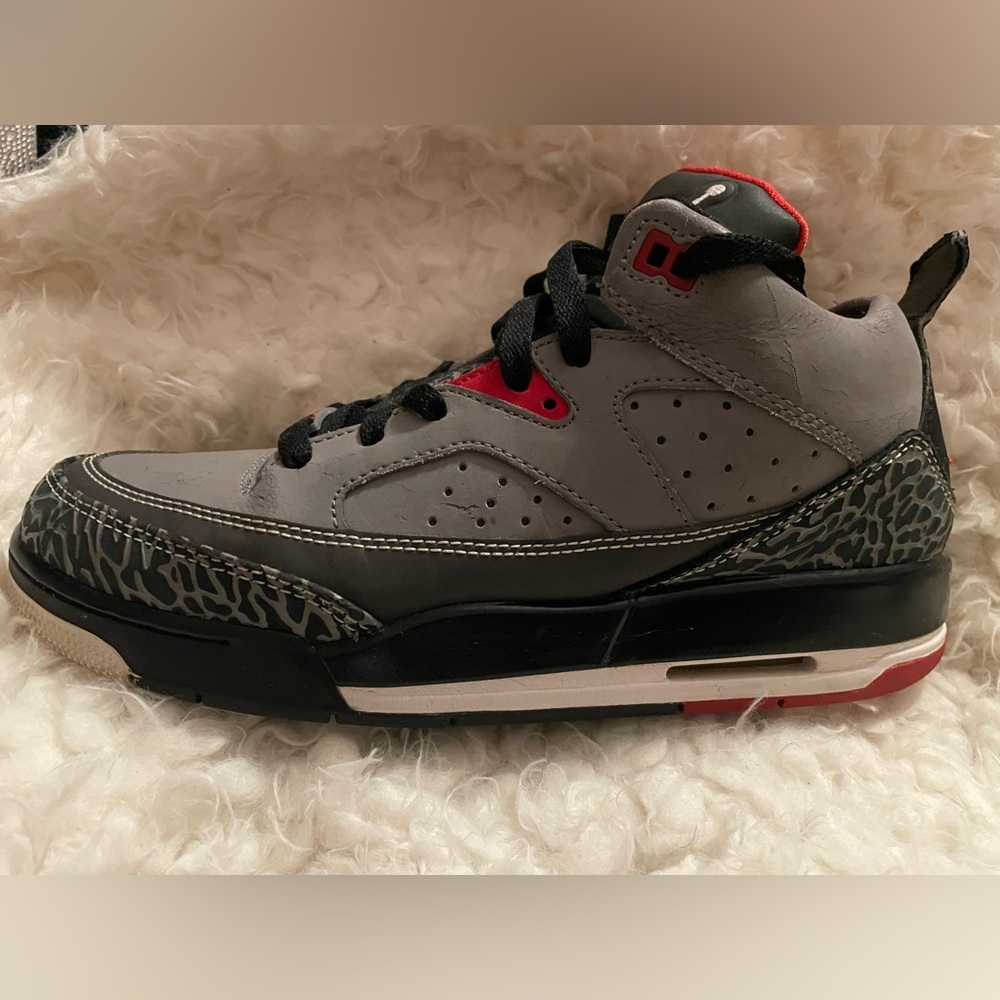 Nike Men’s Gray and Black Basketball Shoes with Red Accents